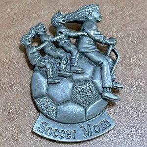 Soccer Mom Brooch Pin Spoontiques Pewter 5648 Mother’s Day Gift 🎁 Futbol Family